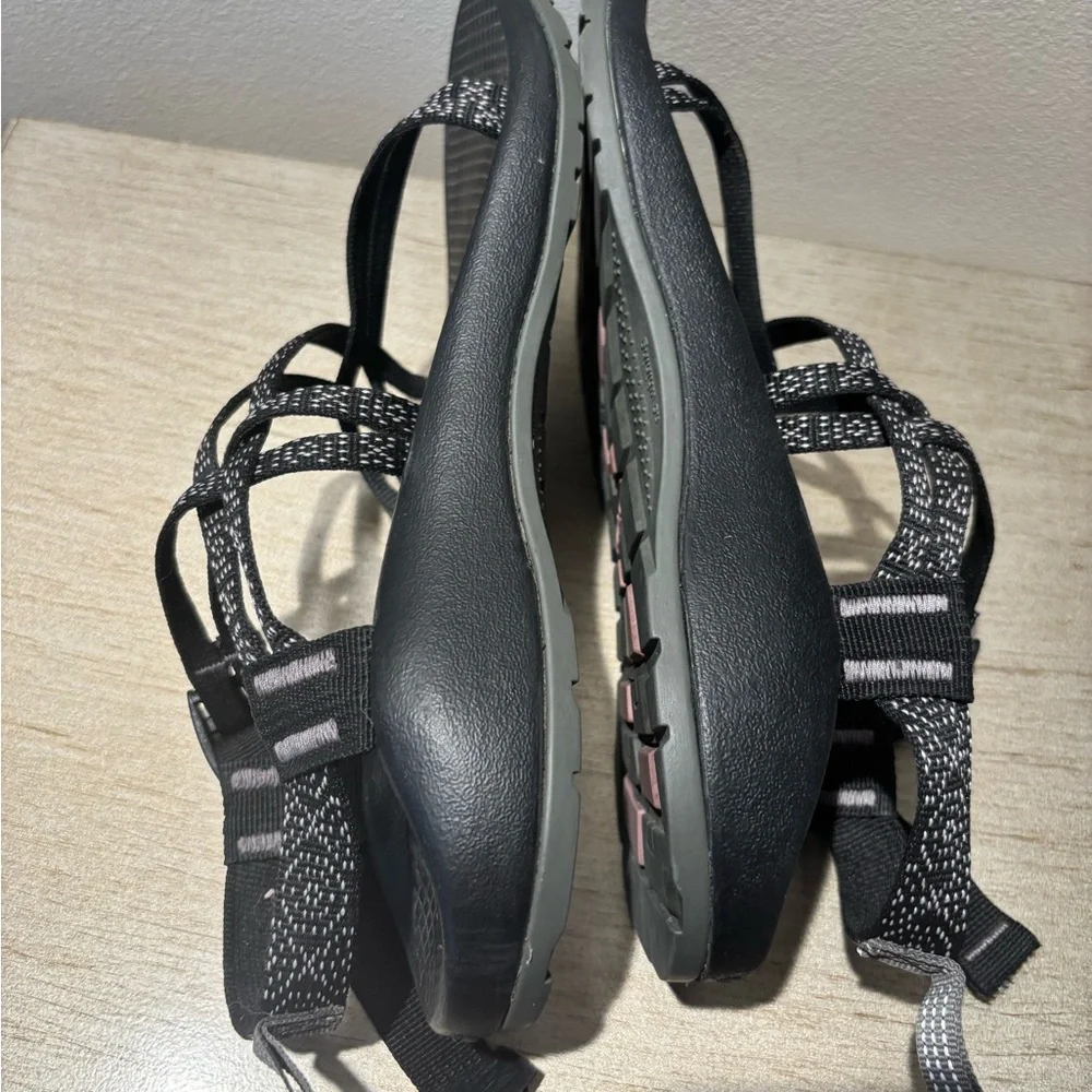 Chaco Black Strappy Sport Sandals size 6 Women’s Very good condition! - Picture 3 of 5